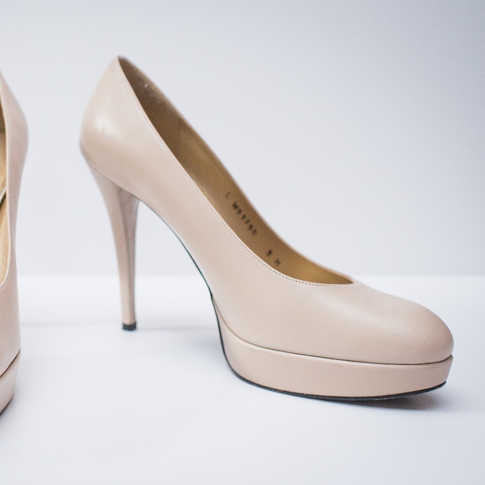 Stuart Weitzman Rowswoon Nude Pump